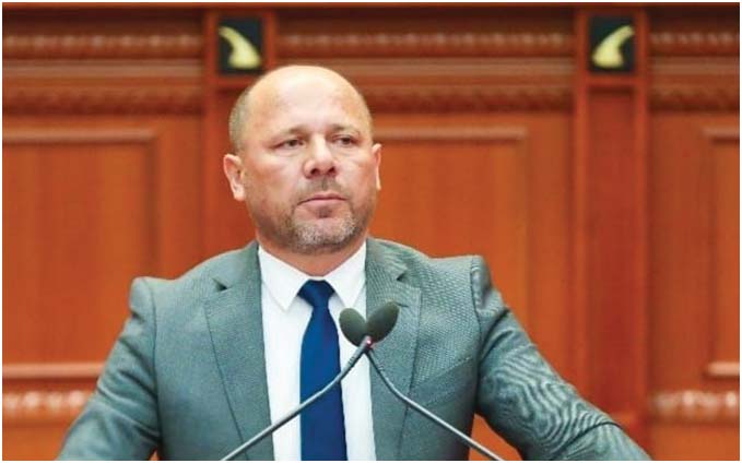 Xhelal Mziu dhe nipi i tij godasin me grushte një 33-vjeçar në Dibër