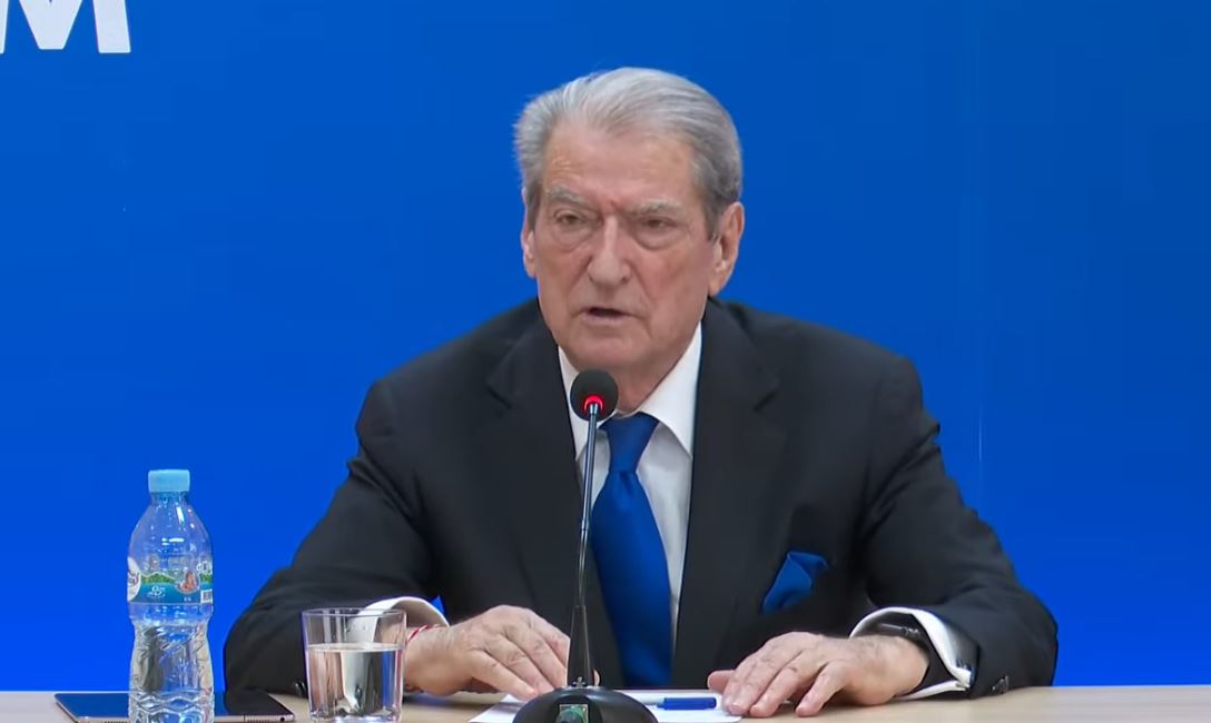 Xhelal Mziu u akuzua se dhunoi një zyrtar/Berisha:Provokacion i ulët i Blendi Klosit