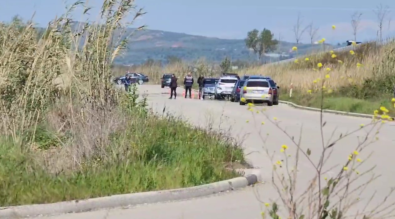 Zbardhet dinamika e atentatit të dështuar në Fier, policia arreston 66-vjeçarin, në kërkim i biri! Suzana Mernica nuk u plagos nga të shtënat