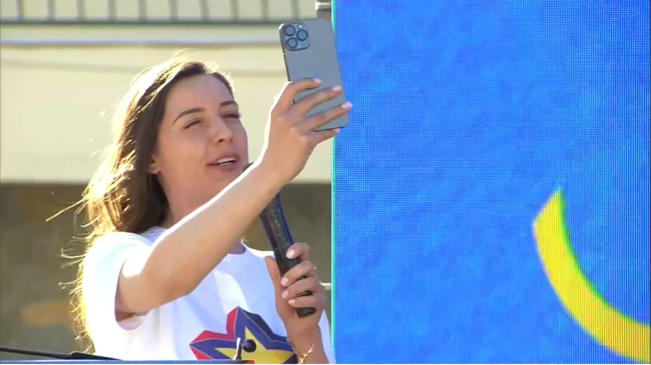 Zegjine Çaushi shpërthen ndaj Gazment Bardhit në Roskovec: “Balerin dhe spiun”