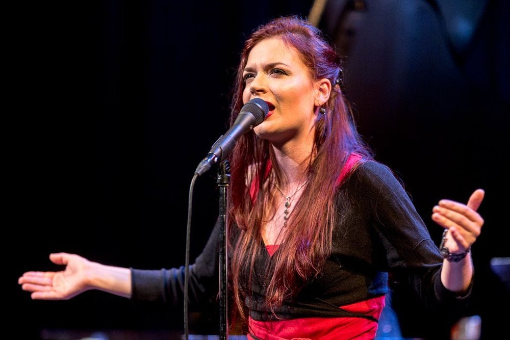 Zëri që bashkon Shqipërinë me jazz-in evropian, Elina Duni nderohet në Zvicër