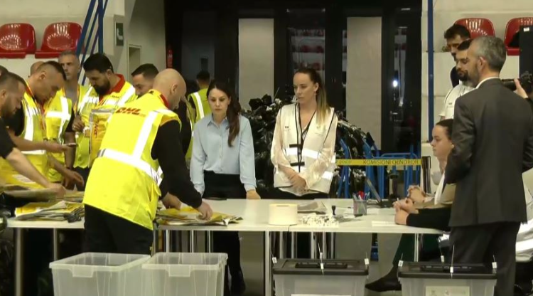 Zgjedhjet e 11 majit/ Mbërrijnë në Shqipëri fletët e para të votimit nga diaspora, rreth 600 zarfe depozitohen në ‘Parkun Olimpik’