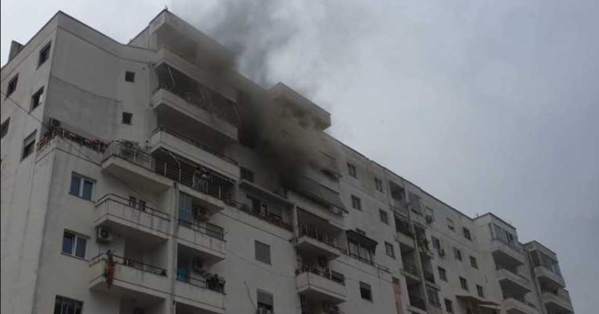 Zjarr në Astir/ Tymi i dendur bllokon daljen e banorëve nga shtëpitë