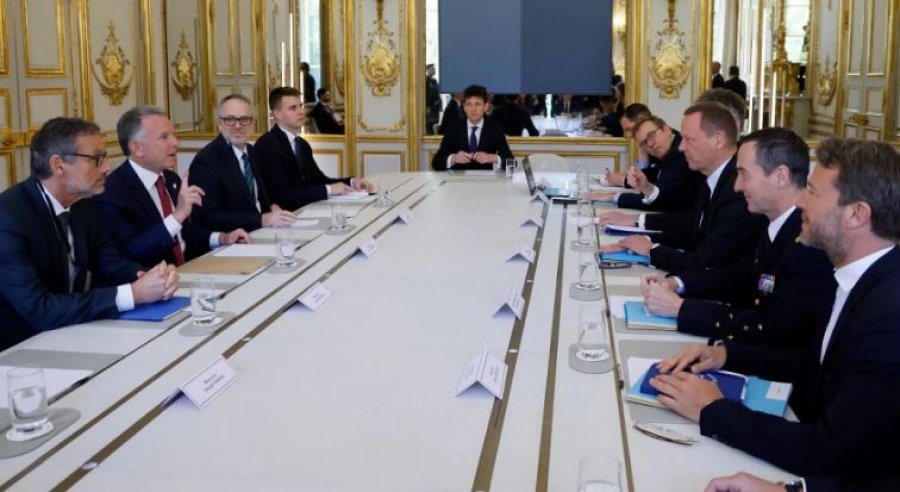 Zyrtarët amerikanë mbërrijnë në Paris, bisedime kritike me liderët evropianë mbi të ardhmen e Ukrainës