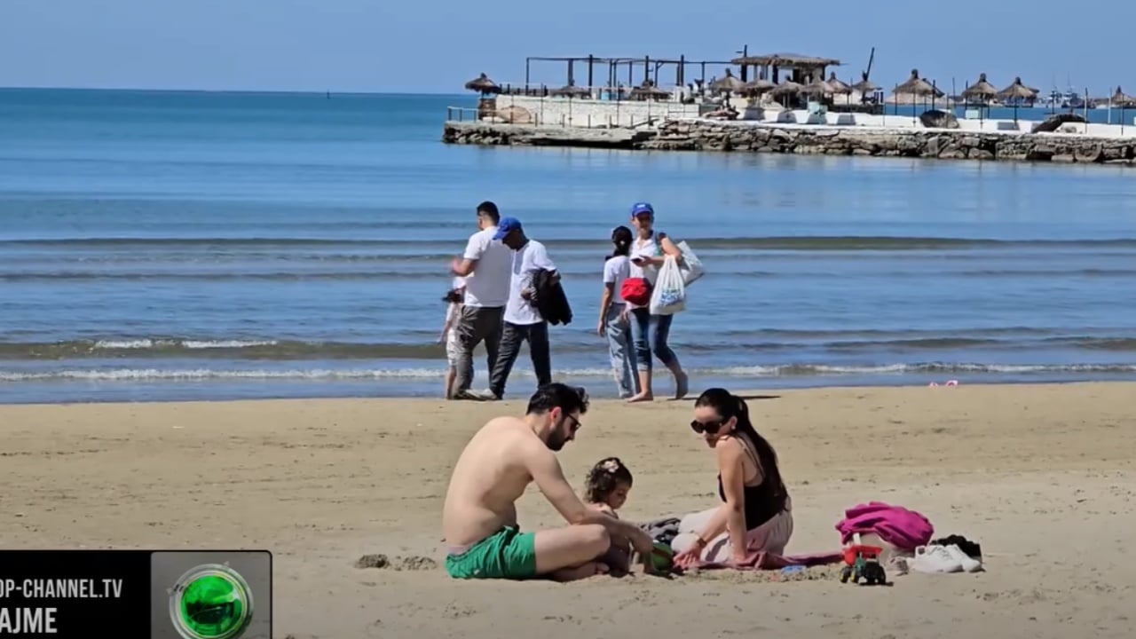 1 Maji gjen plazhet plot në Durrës, dita e pushimit sjell shumë vizitorë në breg të detit