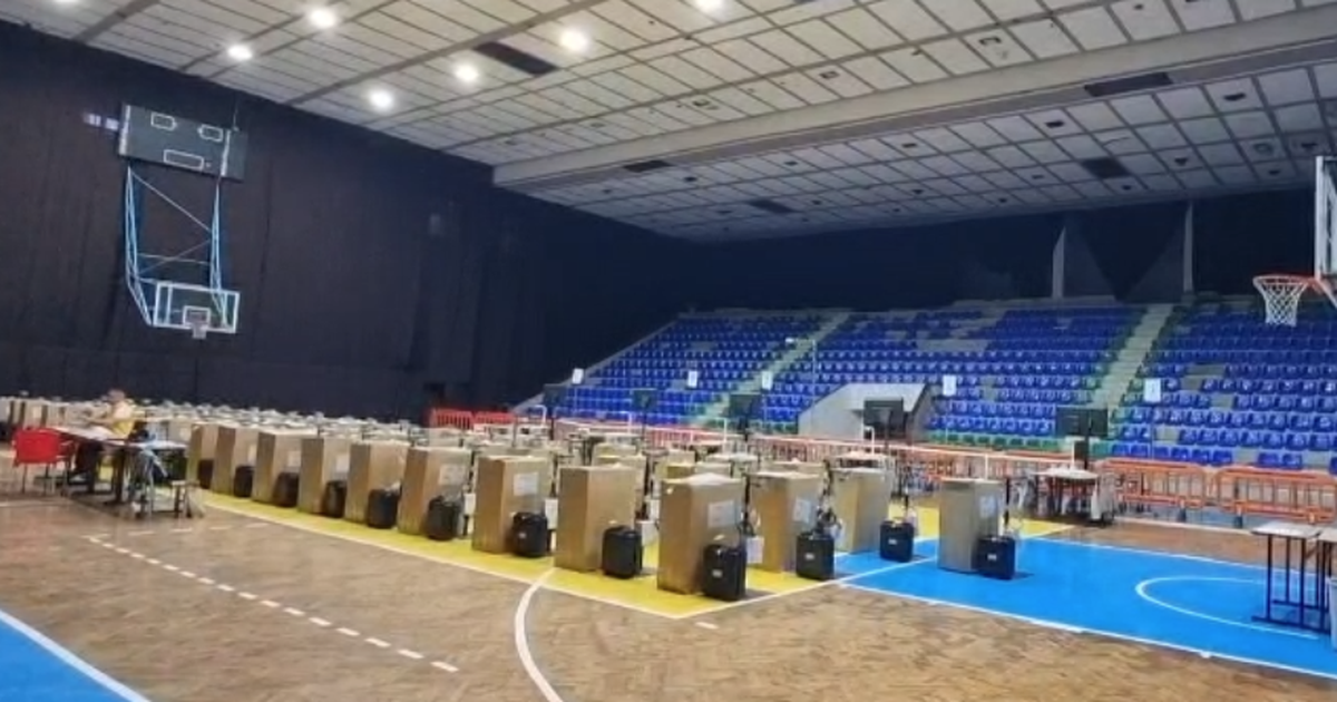 11 Maji/ Shpërndahen materialet zgjedhore në disa qarqe të vendit, procesi u zhvillua i qetë