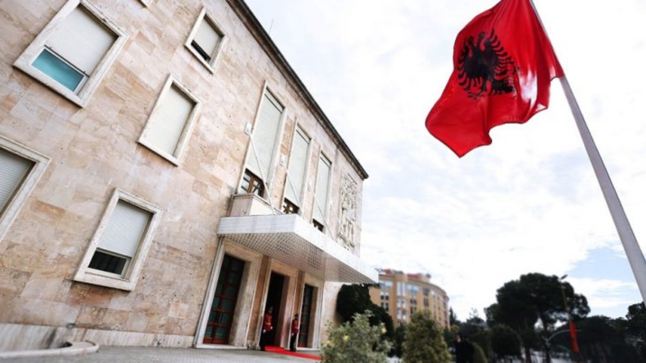 2 ditë para zgjedhjeve, qeveria fal gjobat e 10 viteve të fundit