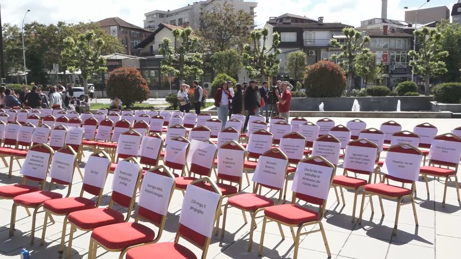 22 seanca telenovelë, shoqëria civile proteston kundër deputetëve për krizën politike