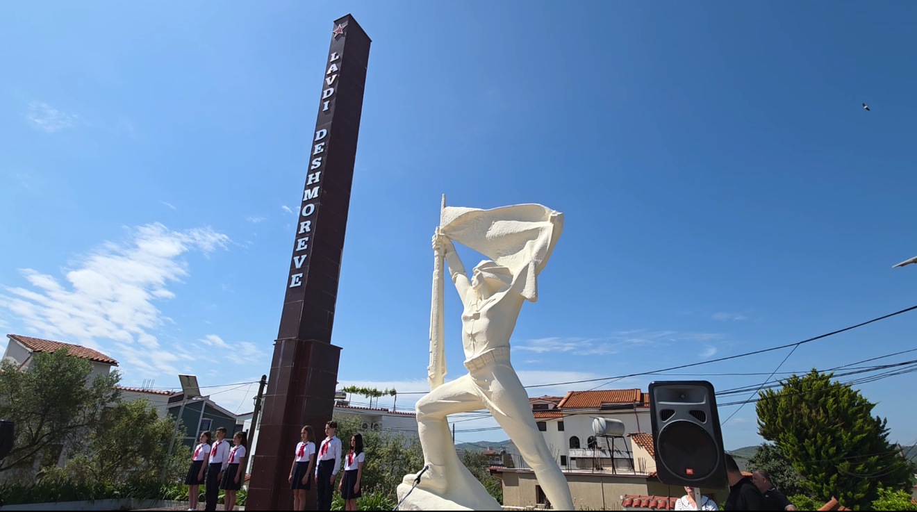 5 Maji në Fier: Homazhe dhe mirënjohje për bijtë që dhanë jetën për lirinë