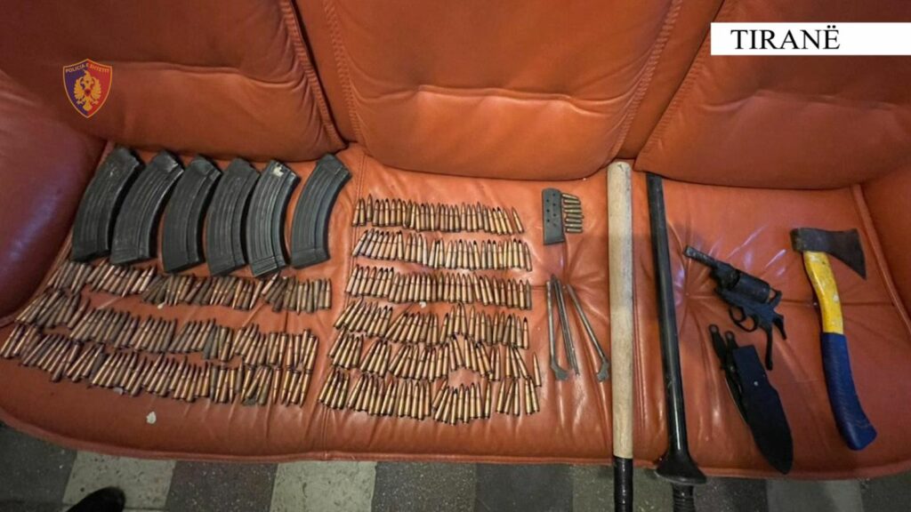 64-vjeçari mbush shtëpinë me municion, çfarë i gjeti policia në Tiranë