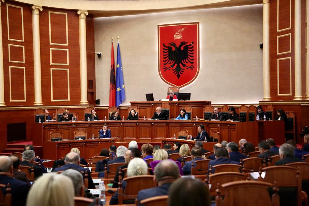 67 deputetë të rinj në Kuvend, Berisha rikthehet me ”besnikët” dhe aleatët