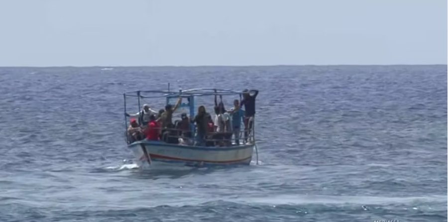 670 migrantë në Lampedusa brenda 10 orëve, shtohet presioni në qendrën e pritjes