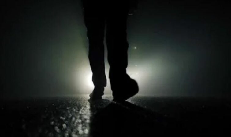 Adoleshenti largohet nga banesa në Elbasan, e ëma ‘ngre në këmbë’ policinë