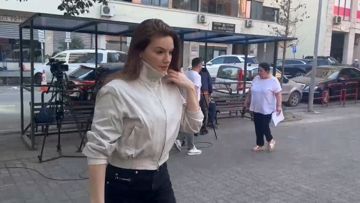 Ajola Xoxa thirret në SPAK, do të merret në pyetje nga Prokurorët e Posaçëm, ja kur pritet të mbërrijë në godinë