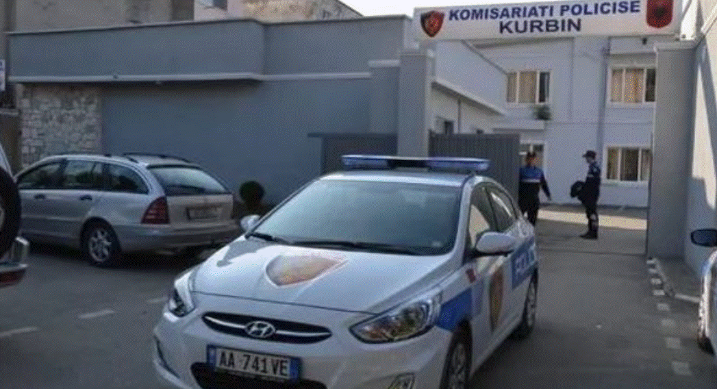 Aksident në Kurbin, shoferja humb kontrollin e mjetit, përplas dy këmbësorë dhe shitësen ambulante