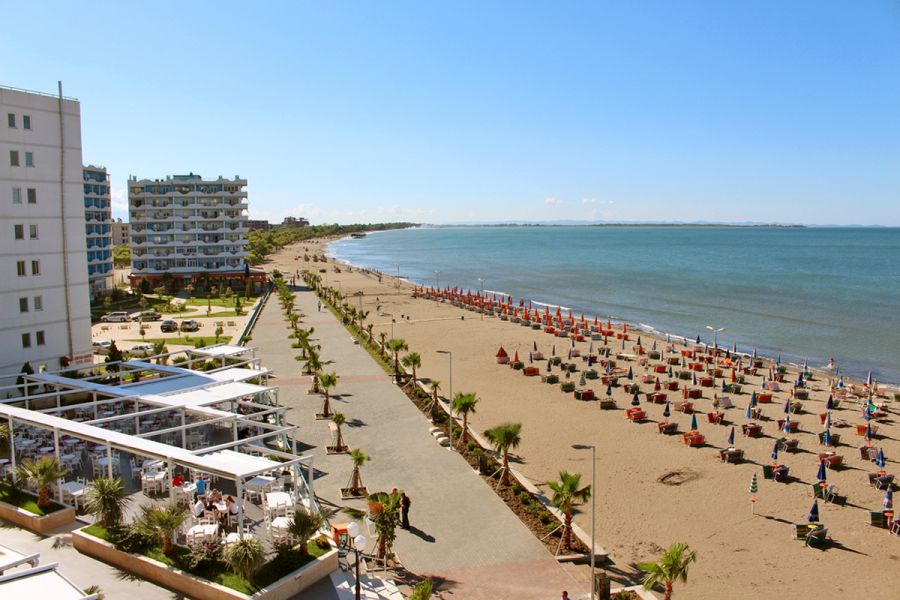 Aksion i gjerë pastrimi në Shëngjin, kryebashkiaku Ndreu: Nuk tolerojmë asnjë biznes që cenon pastërtinë