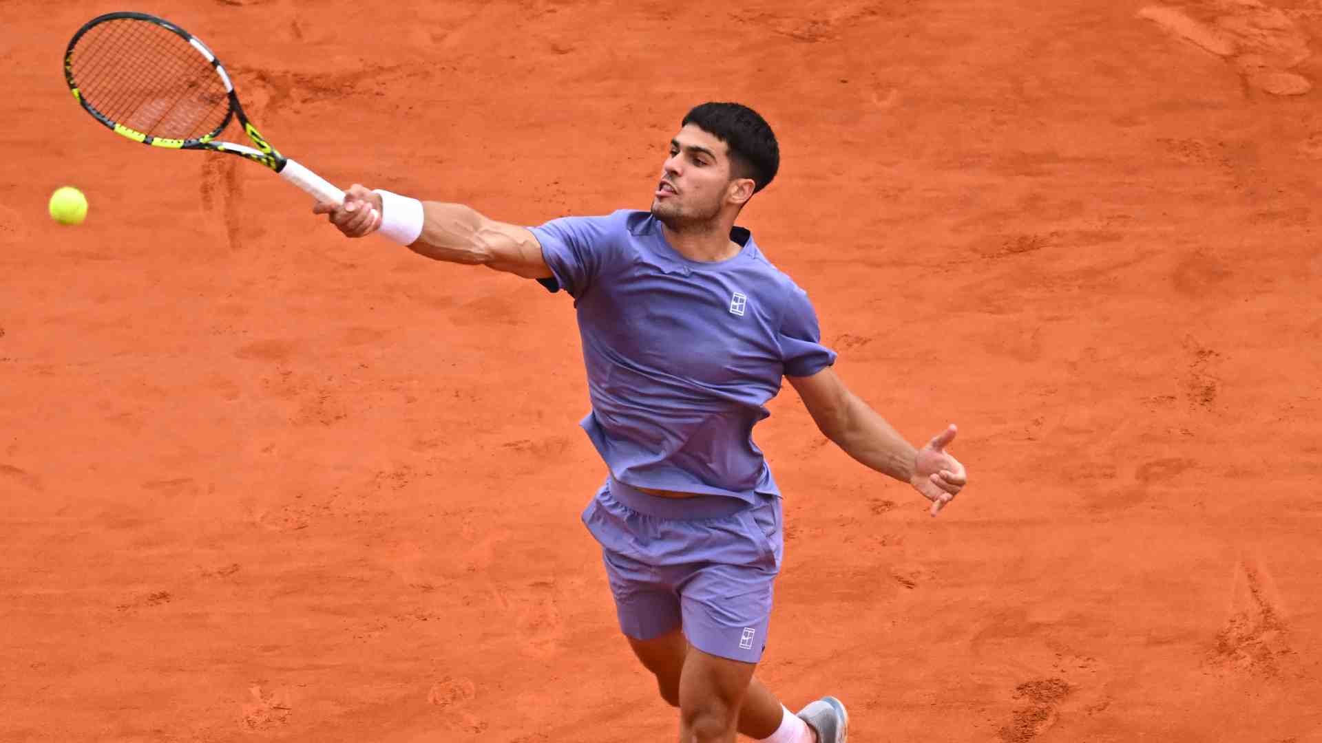 Alcaraz avancon në raundin e katërt të Roland Garros, triumfojnë edhe Sabalenka, Swiatek e Paolini
