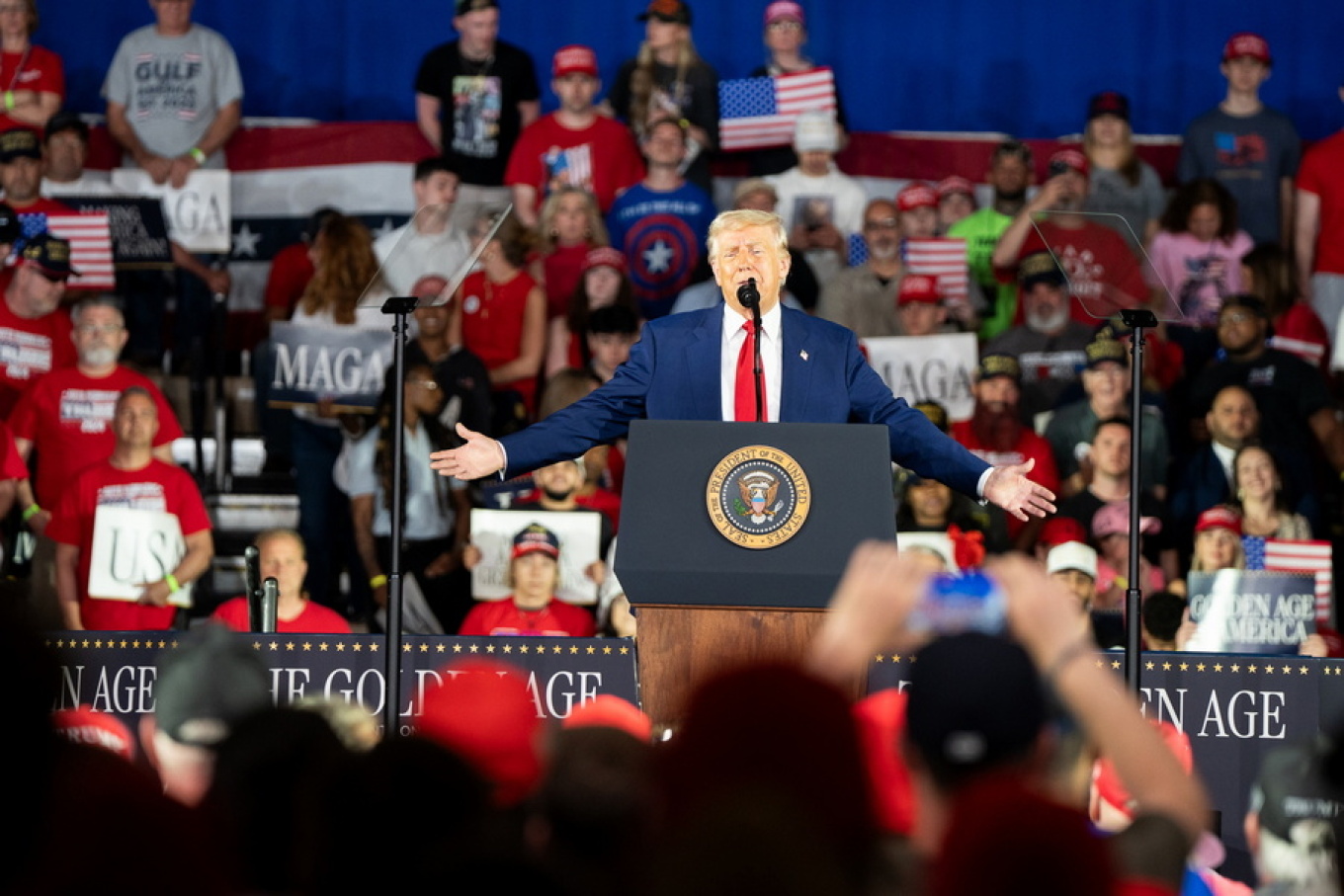 AP: Plane për paradë madhështore në ditëlindjen e Trump, 6,000 ushtarë dhe tanke në zemër të Uashingtonit