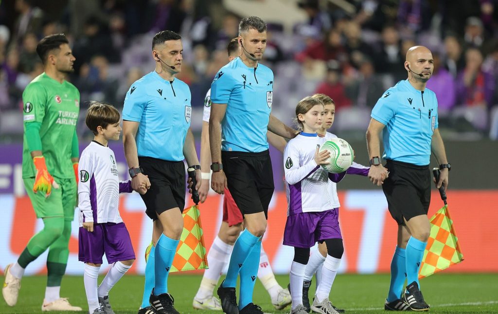 Arbitri ndërkombëtar shqiptar, do të gjykojë derbin AEK – Panathinaikos