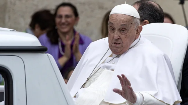 Automjeti i Papa Françeskut shndërrohet në një klinikë të lëvizshme për fëmijët në Rripin e Gazës