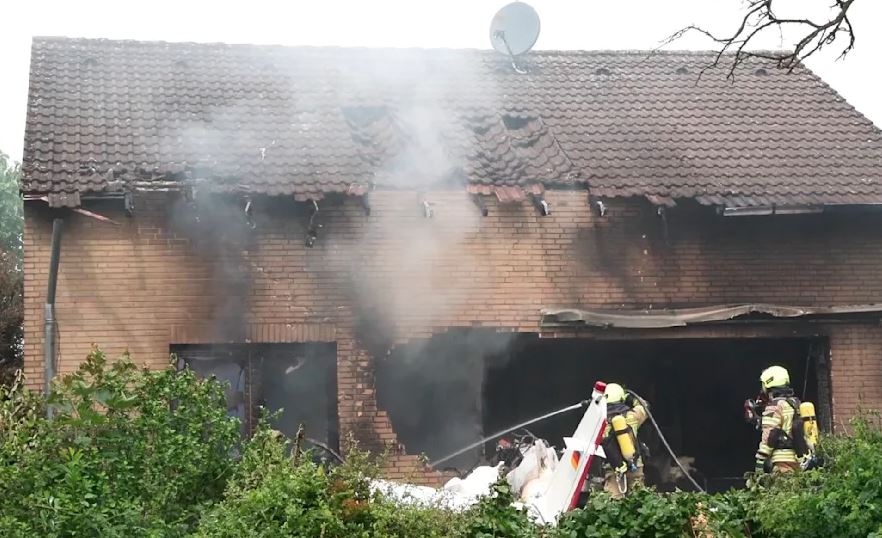 Avioni bie mbi një shtëpi, humbin jetën dy persona në Gjermani