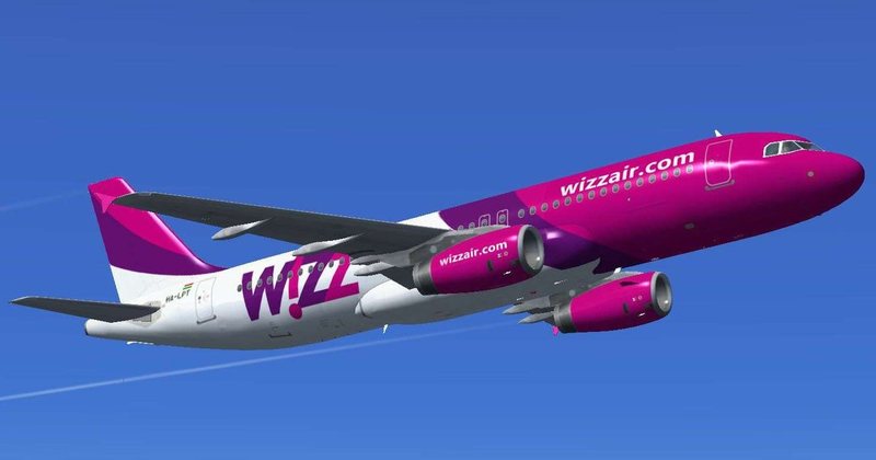 Avioni Londër-Tiranë bllokohet për 90 minuta! Mediat: Stafi i “Wizzair” akuzoi gabimisht pasagjerin për…