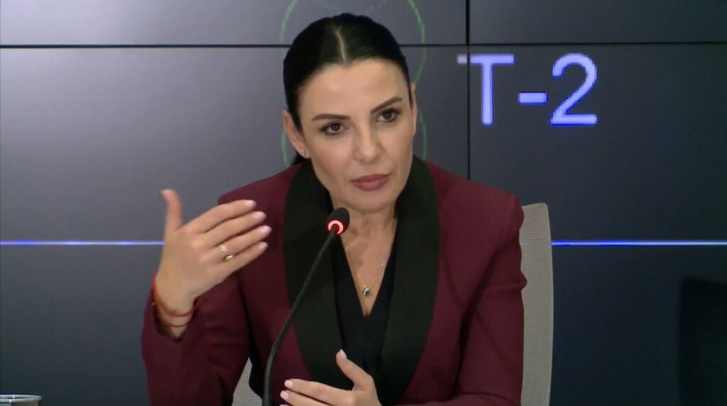 Balluku i përgjigjet akuzave: Nuk i njoh drejtorët e Fierit, nuk t’i japin ata votat