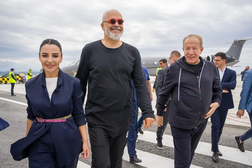 Balluku poston fotot: Tre modele biznesi në aeroportin e Vlorës, i dizenjuar për fluturime transoqeanike