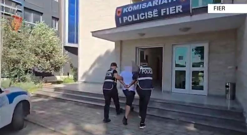 Bashkë me të atin tentoi të vriste 58 vjeçarin, kapet teksa priste autobusin e Konispolit