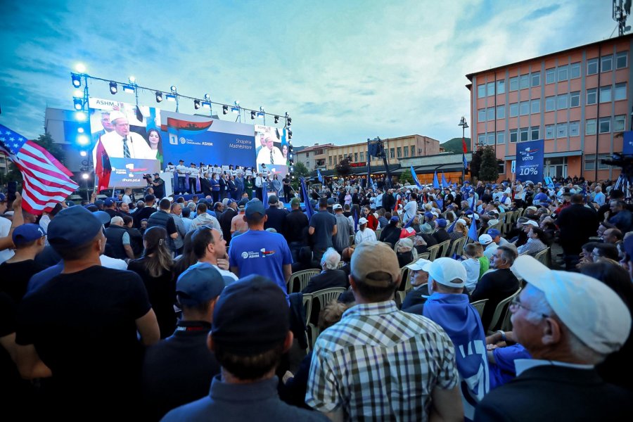 Berisha: Edi Rama beson tani se duke shpërndarë rrena, do mundë të bindë shqiptarët për sukseset e tij imagjinare