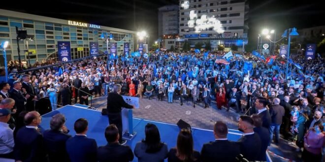 Berisha në Elbasan: Me 11 Maj do çlirohemi nga ky regjim ku ligjin e bëjnë bandat!