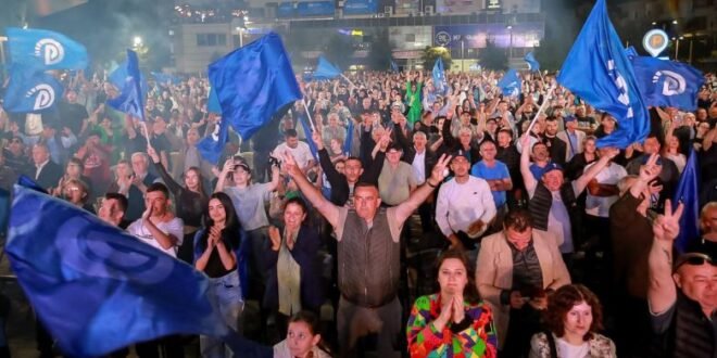 Berisha paralajmëron bandat qeveritare në Elbasan: 11 Maji shënon fundin tuaj! Do trajtoheni si terroristë!