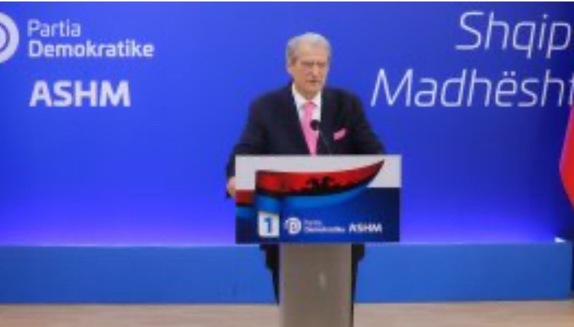 Berisha: Vendimet politizuese të administratës Biden, që ndëshkonin opozitën konservatore, përfunduan njëlloj si ai firmosi