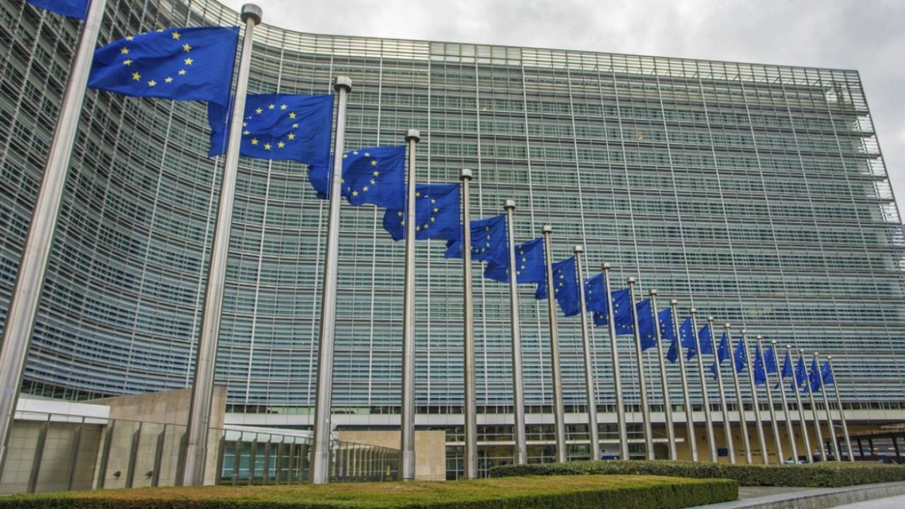 Besimi i qytetarëve europian tek BE kap shifrën rekord prej 52%, niveli më i lartë që nga viti 2007 sipas Eurobarometrit