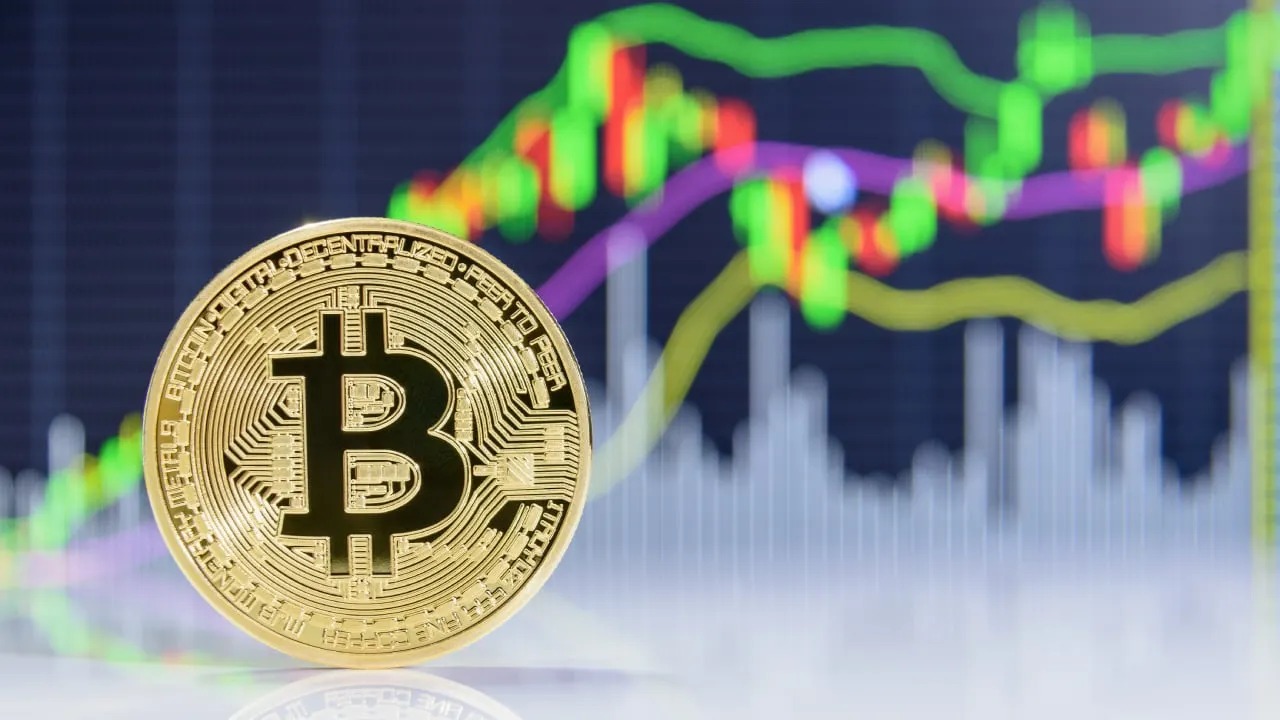 Bitcoin rikthehet në 100 mijë dollarë