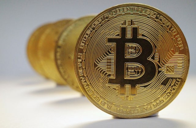 Bitcoin vijon rritjen ndërsa i afrohet rekordit të Janarit