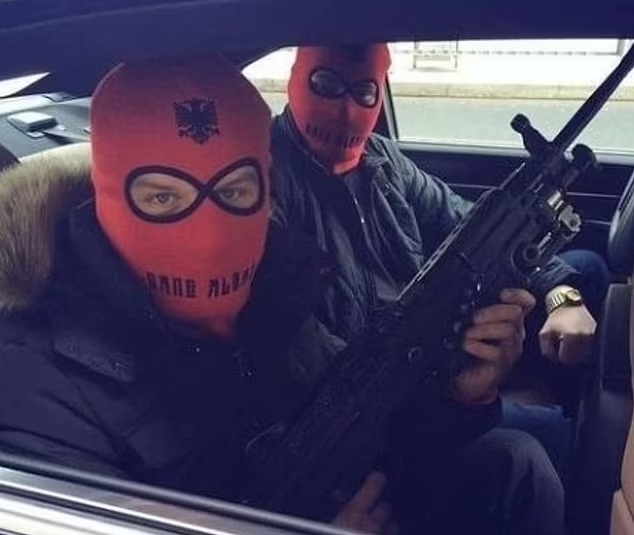 Bossi shqiptar i drogës rrëfehet për Daily Mail: Policia britanike nuk do të na mposhtë kurrë!