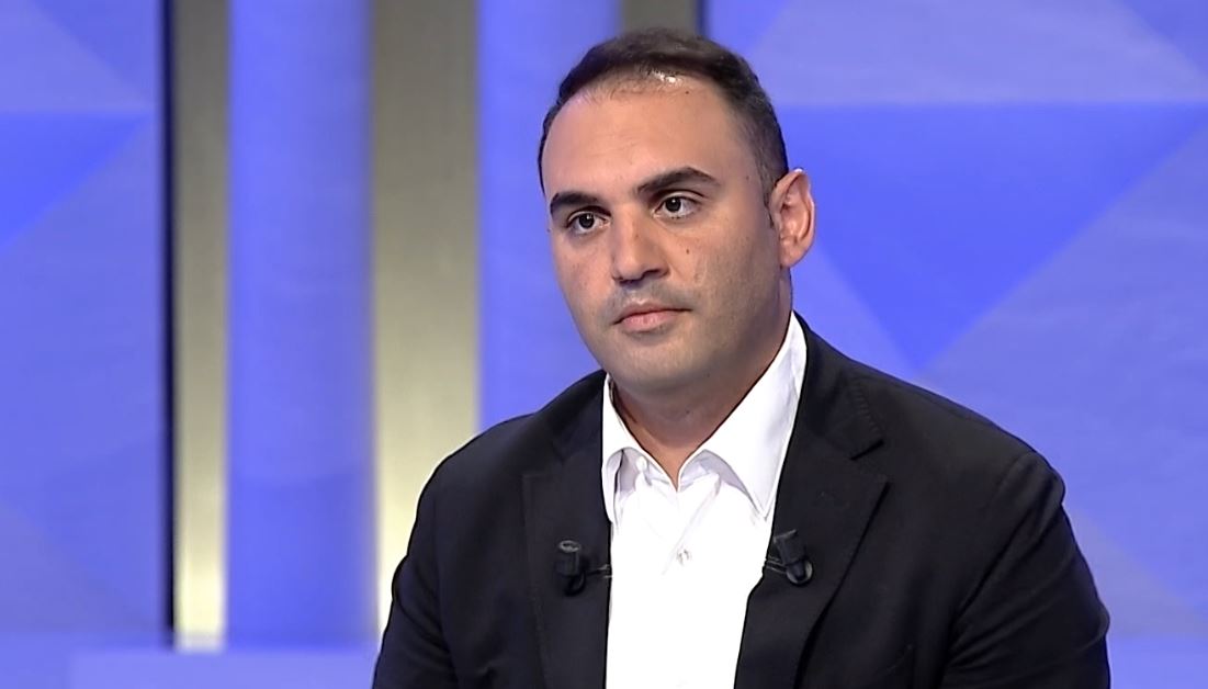 “Bujrum pushka top”, përshkallëzon mes Këlliçit e Braçes: Ai që trash zërin, qante te zyra!