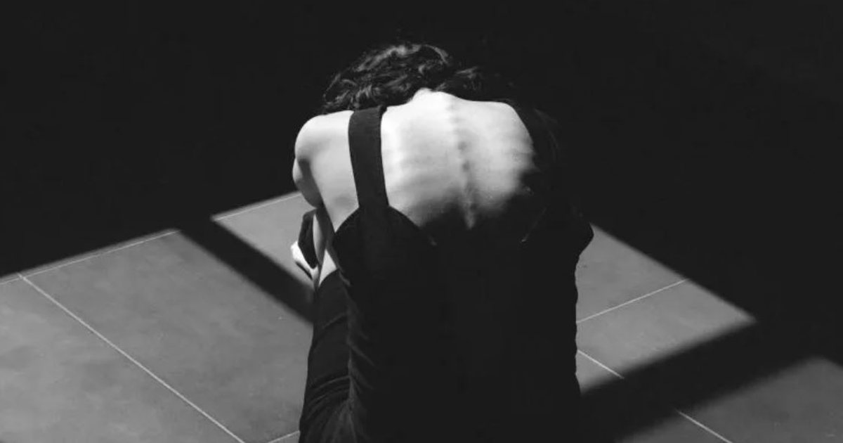 “Burri im më drogoi dhe më përdhunoi.”/ Fenomeni i Gisele Pelicot përsëritet në Angli