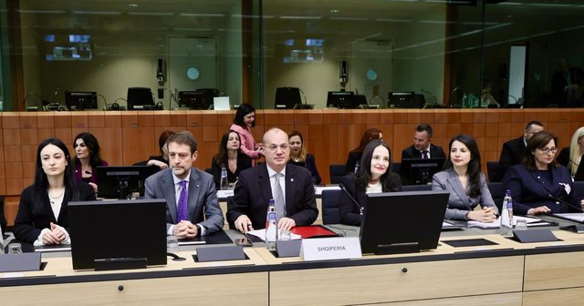 Çelja zyrtare e Grup-Kapitullit 3/ Ministri Hasani: Reflektim i progresit të Shqipërisë të bazuar në meritë