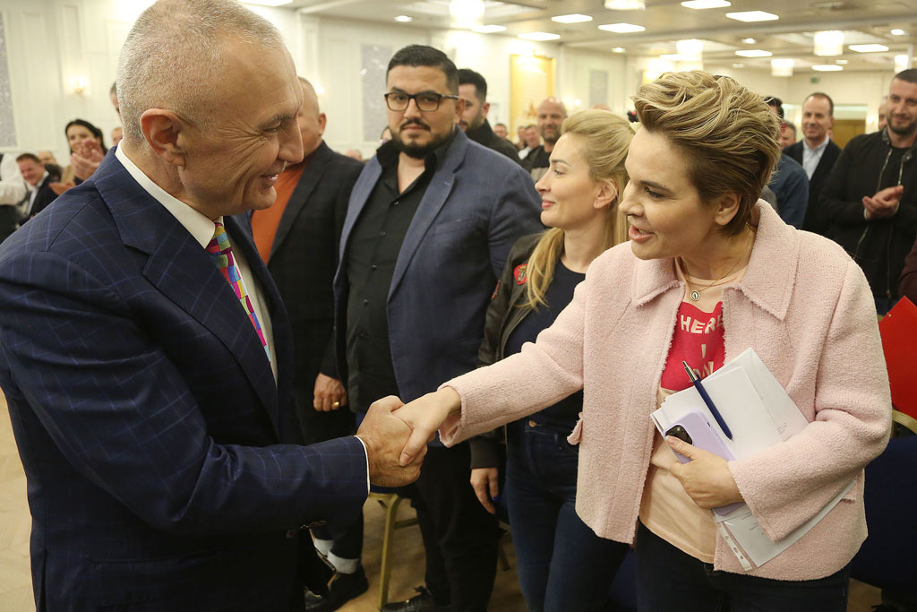 Çifti presidencial në ‘rrjetë’/ Gazetari zbardh detaje të reja: Celulari i Kryemadhit rezultoi çelësi i hapjes së…