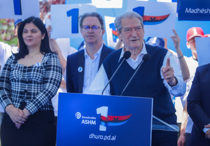 “Del me maskë në fytyrë e kalon nga takimi në takim si hokatar”/ Berisha: Ramën e ndjek hija e McGonigal