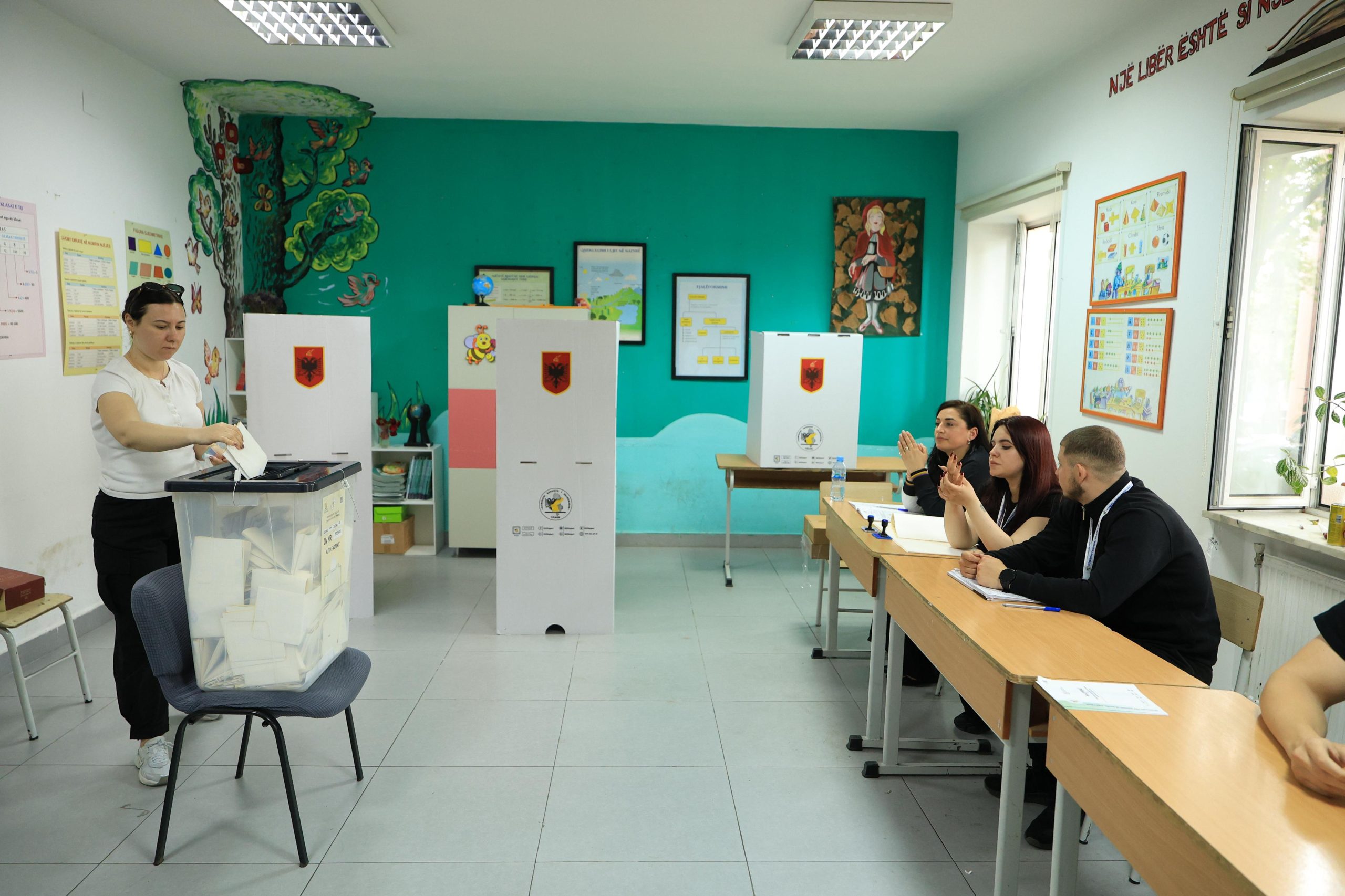 Dështon mbledhja në KQZ, s’ka shtyrje të orarit për votimin në Vlorë