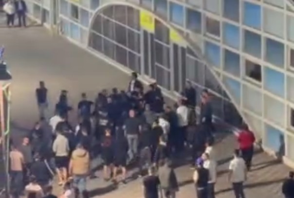 Dhuna në mitingun e PD, reagimi zyrtar: Roja e stadiumit nuk na la të ndiznim fishekzjarrët