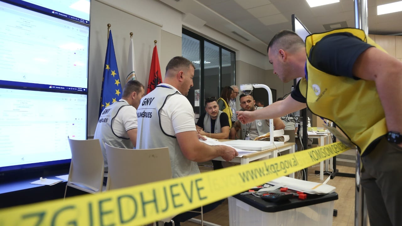 Diaspora ndikoi në një mandat/ Numërimi i votës së emigrantëve, e përqendruar për garën brenda socialistëve