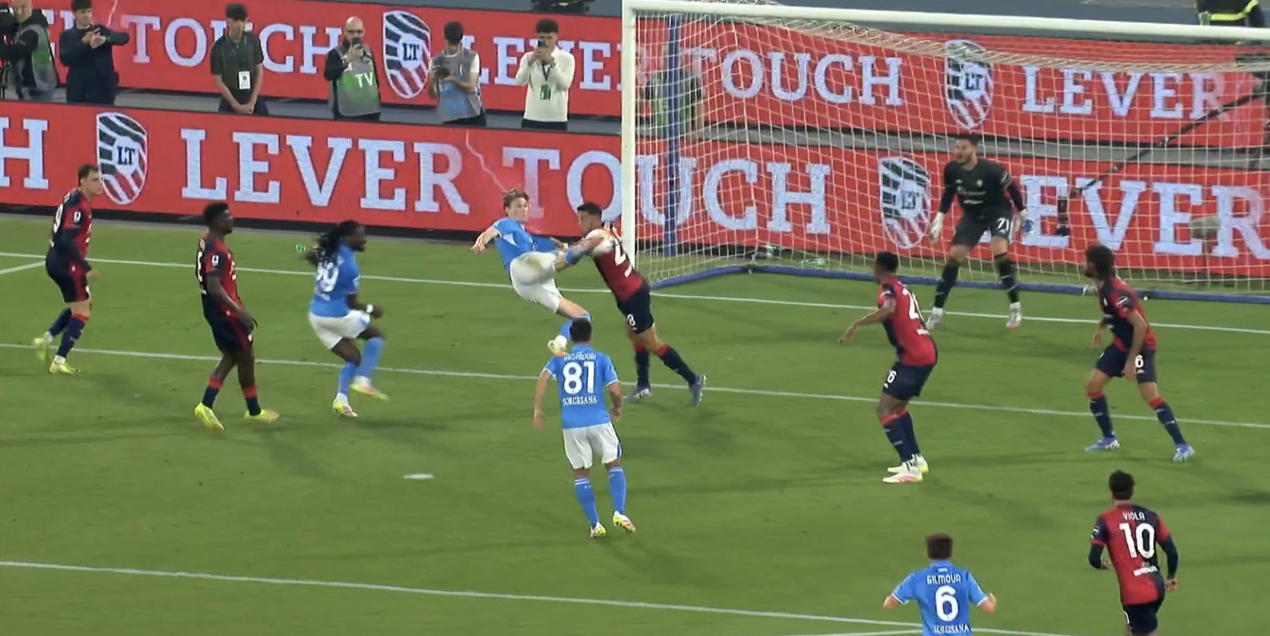 “Diego Armando Maradona” në “flakë”, shënon McTominay! Napoli prek titullin (video)