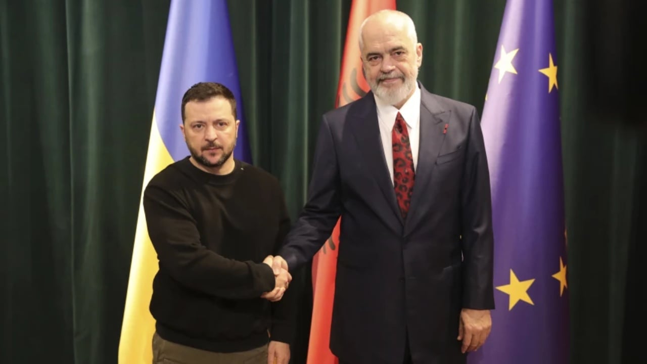 “Diskutuam bashkëpunimin me partnerët evropianë”, Zelensky telefonon Ramën: E ftova të marrë pjesë në Samitin Ukrainë- Europa Juglindore