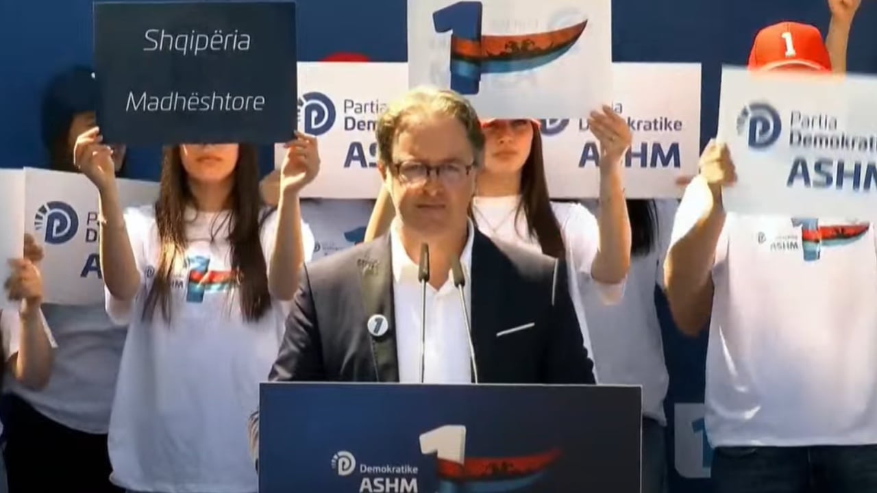 “Doktor, ty të kanë frikë”, Alizoti paralajmëron socialistët: Do t’ju hamë të gjallë nëse prekni demokratët!