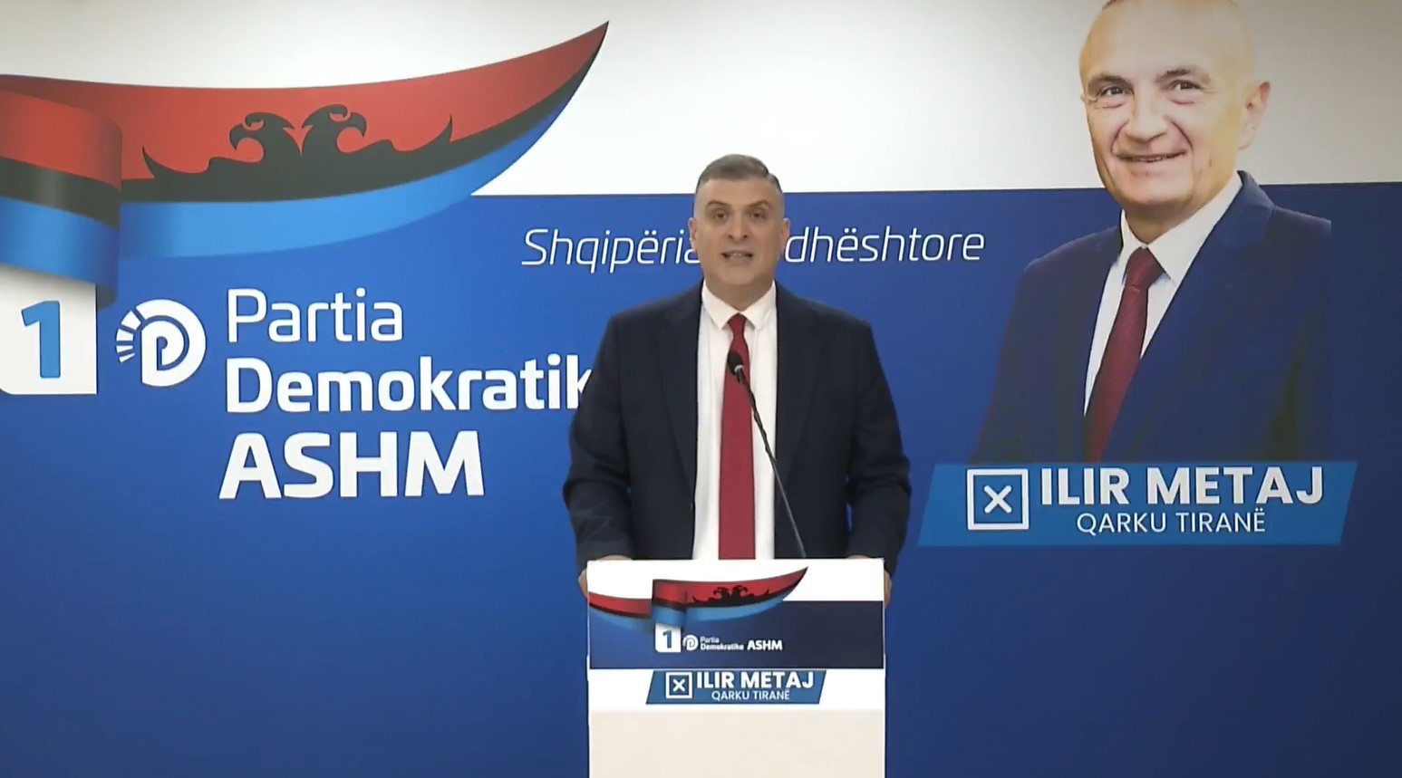 “Doli i veshur kuq e zi nga qelia e narko-regjimit”, Tedi Blushi: Ilir Meta nuk u lejua të fliste pasi votoi