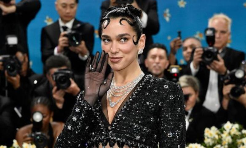 Dua Lipa, miliarderja më e re në moshë në Britani